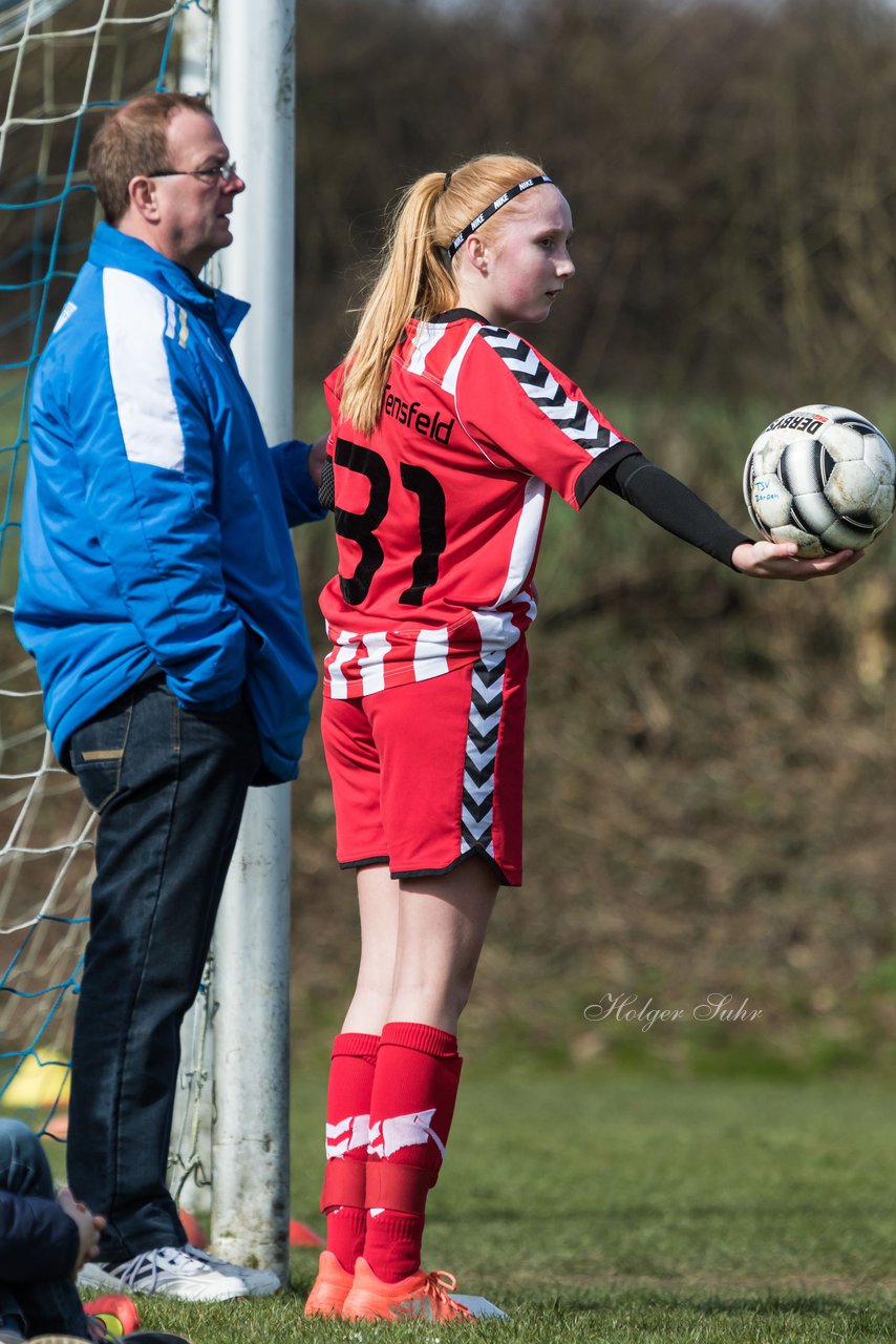 Bild 131 - C-Juniorinnen TSV Zarpen - TuS Tensfeld : Ergebnis: 2:1